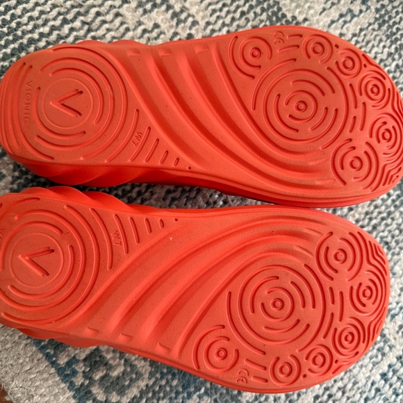 Used Vionic Tide Rx Flip Flop Sandal size 7 - Picture 2 of 3